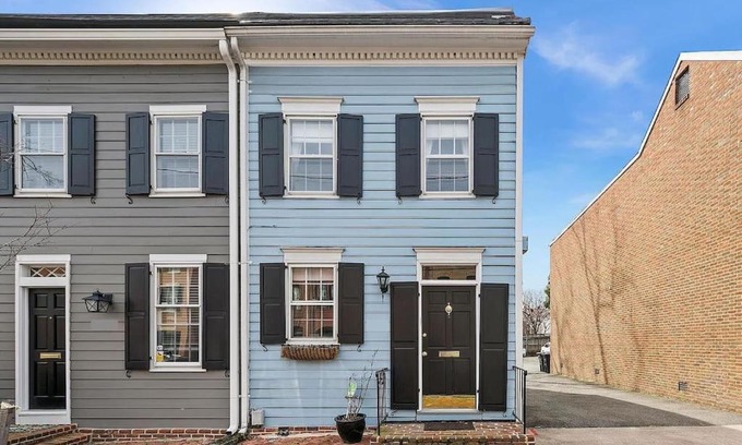 Old Town West House | Boutique Blue 2 bedroom Old Town House