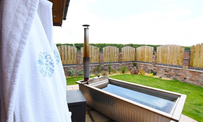 Wichenford House | Boutique Farm stay cottage in Worcestershire - Hot Tub/Dog Friendly
