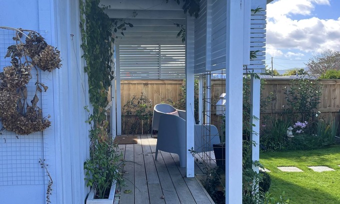 Matamata Cottage | Boutique French Cottage - Walk to Town!
