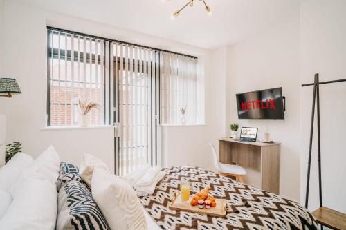 Birmingham City Centre Apartment | Boutique Grade II City Gem WiFi Family Contractors