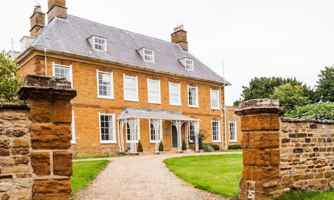 Earls Barton House | Boutique Historical Country House