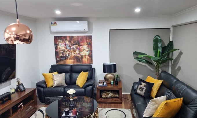 Carrum Downs House | Boutique Hotel inspired modern 2 bedroom townhouse