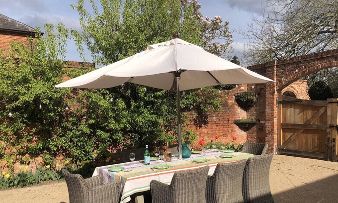 Odiham House | Boutique Luxury Barn sleeps 2-6