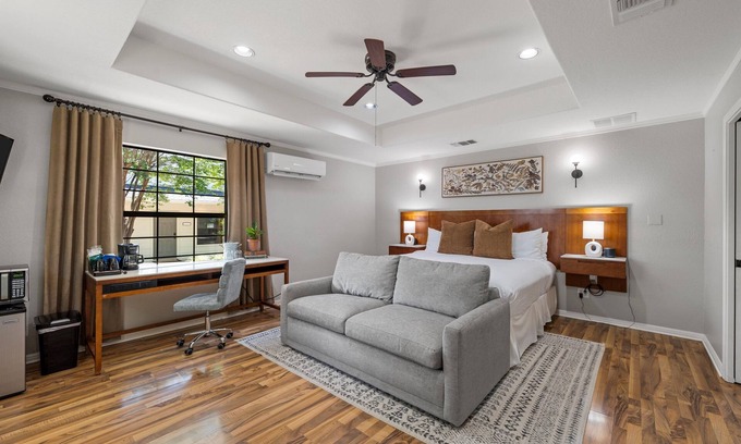 Crawford Apartment | Boutique Retreat: Private Suite with Pool & Outdoor Games Surrounded by Nature