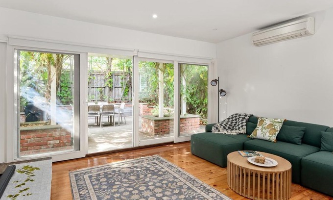 Hawthorn House | Boutique Stays - Alkira House