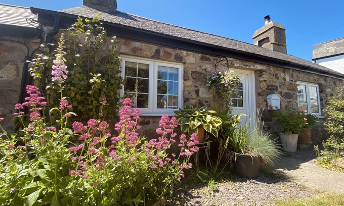 Llanbedrog Cottage | Boutique-style holiday cottage, beautifully decorated with wood burner & hot tub