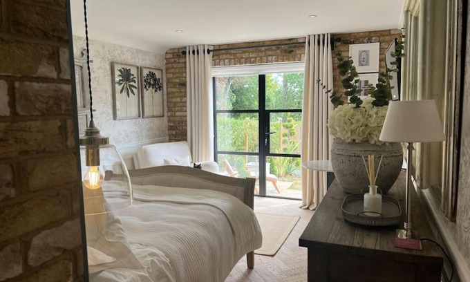 North Marston Apartment | Boutique style self contained annexe with garden