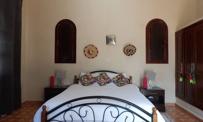 Ida Ougourd Bed & Breakfast | Bouzama room breakfast included, pool view
