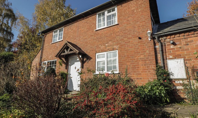Hereford Cottage | BOWKERS COTTAGE, pet friendly in Westhope, Herefordshire