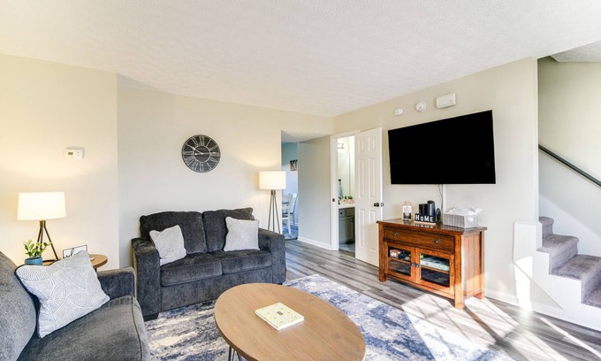 Bowling Green House | Bowling Green Townhome: 4 Mi to Lost River Cave!