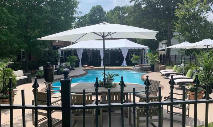 Mount Vernon Apartment | Boyd Harvey Main House And Carriage House 4 Bedroom Home by RedAwning