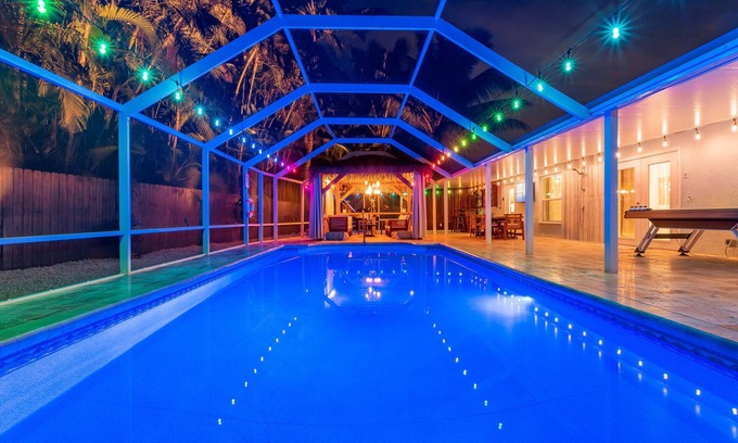 Boynton Beach House | Boynton Beach Renovated House in Safest Area with Screened Pool & EV charger