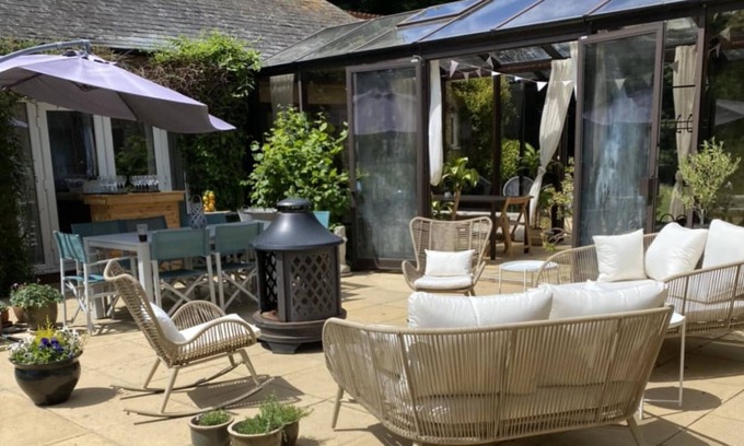 Earls Barton House | Bozeat House - Country Retreat