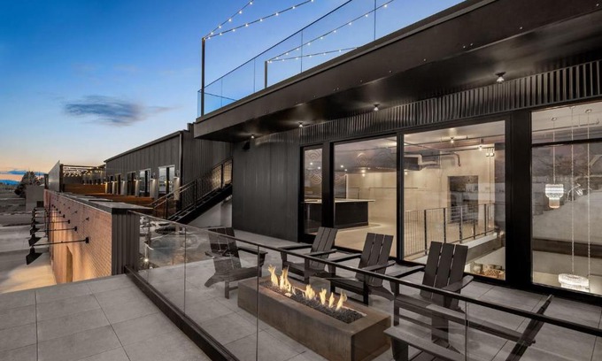 People's Freeway Hostel | Bposhtels SLC