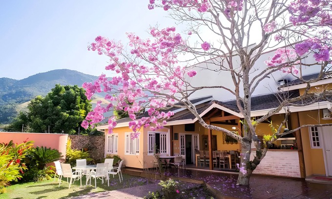 Praia da Olaria House | Casa Moderna, Próxima da Praia do Arrastão