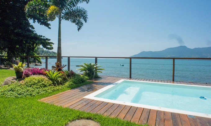 Prainha House | House standing in the area in front of Ilhabela
