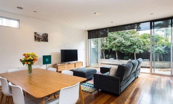 Richmond House | Bradman · "Bradman" Modern Style a Walk to MCG, Swan St, CBD