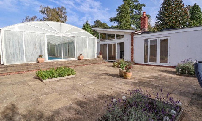 Cuddington House | Bramble Lodge