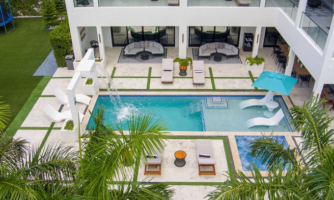 Discovery Bay Villa | BRAND NEW modern waterfront luxury mansion