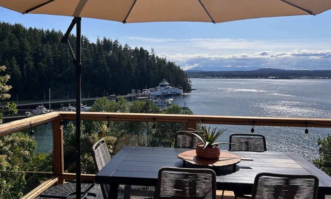 Quathiaski Cove Cabin | Brand New 2 Bedroom Oceanside Cabin w/Spectacular Ocean views & Pet Friendly!n