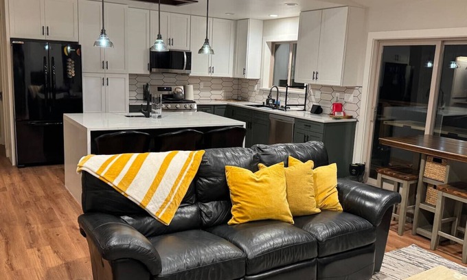 Humboldt Hill House | Brand New 3 Bedroom Pet & Family Friendly