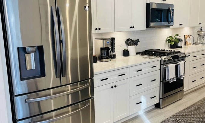 Holy Cross House | Brand New 3 Story 4 bed, 2.5 bath House w/rooftop deck w downtown skyline views