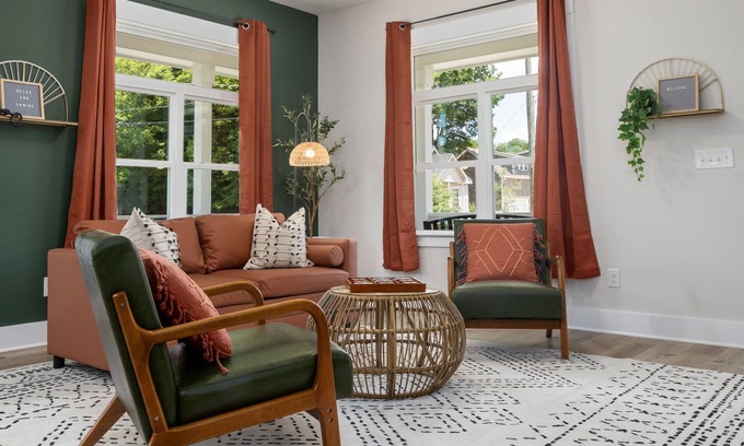 Downtown House | Brand New 4bd - Modern - Prime Location - Spacious