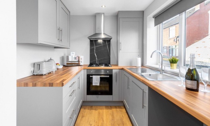 Stourbridge Apartment | Brand New Apartment - Parking - Stourbridge