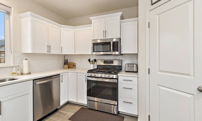 Medford House | Brand new, beautiful 5 bedroom home