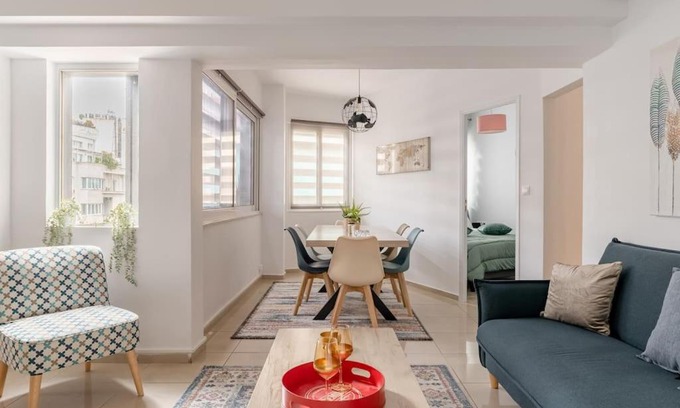 Athens City Centre Apartment | Brand New Bright modern 6bdr apt-1min to Acropolis