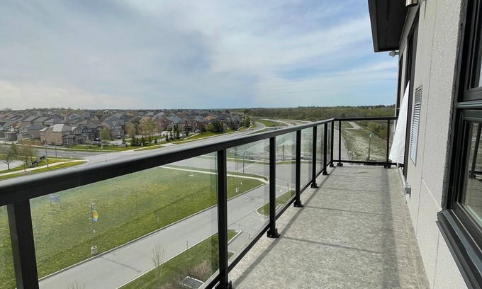Markham Condo | BRAND NEW CONDO /Ft Great Amenities. Comfortable & Cozy!