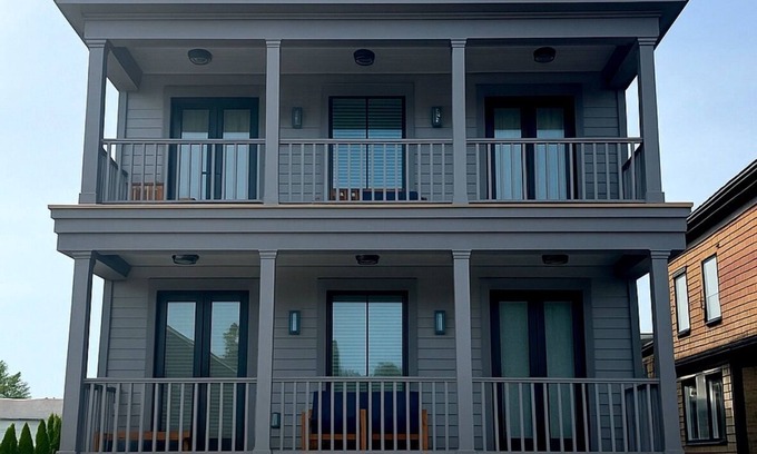 Off Broadway House | Brand New Construction! 3 Apartments/5 Bed/3 Bath Broadway Neighborhood