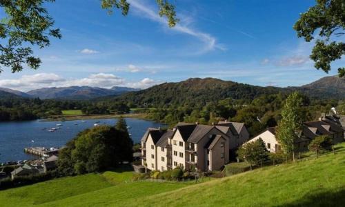 Waterhead Apartment | Brand New - Contemporary - 2 Bedroom - 2 Bathroom - Spacious Apartment - Lake Views