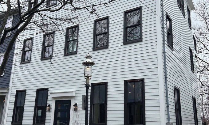 Thompson Square - Bunker Hill House | Brand New! Cozy city home!