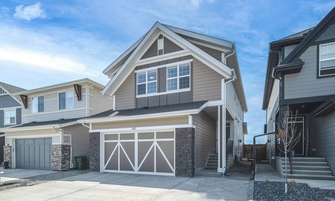 Southeast Calgary House | Brand New Cozy & Modern Family Home, AC/Garage/Sleep 14