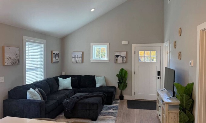 Wakefield-Peacedale House | Brand New Cozy Coastal Cottage