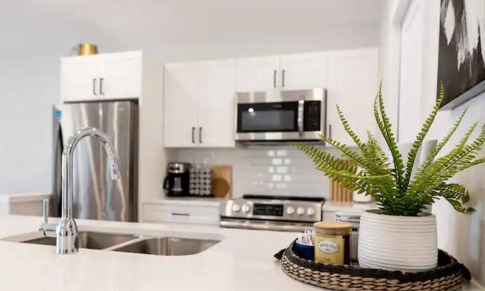Winnipeg Condo | Brand New Duplex in Old St Vital *Entire Building* 5 Beds /3.5 Baths