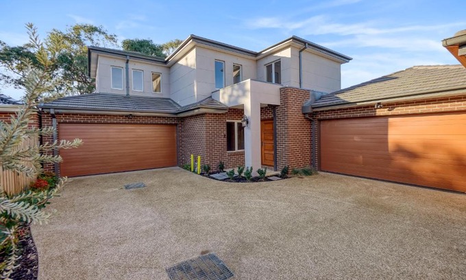 Mount Waverley House | Brand new five-bedroom house