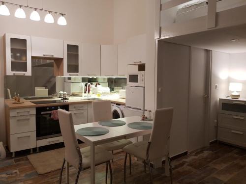 Istvanmezo Apartment | Brand New Garden Flat/Free Parking