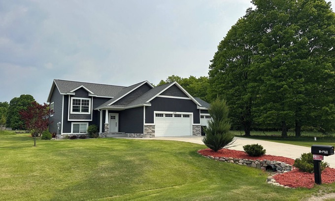 Thompsonville House | Brand new house across from Crystal Mountain Resort. Great for family gatherings