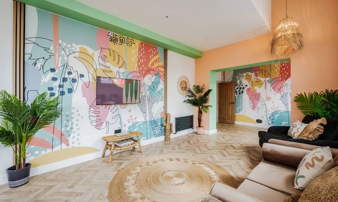 Market Harborough Apartment | Brand New Ibiza-inspired Tropical & Stylish One bed Apartment