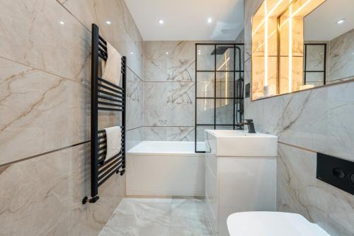 Bromley South House | Brand New London Luxury House - Sleeps 8