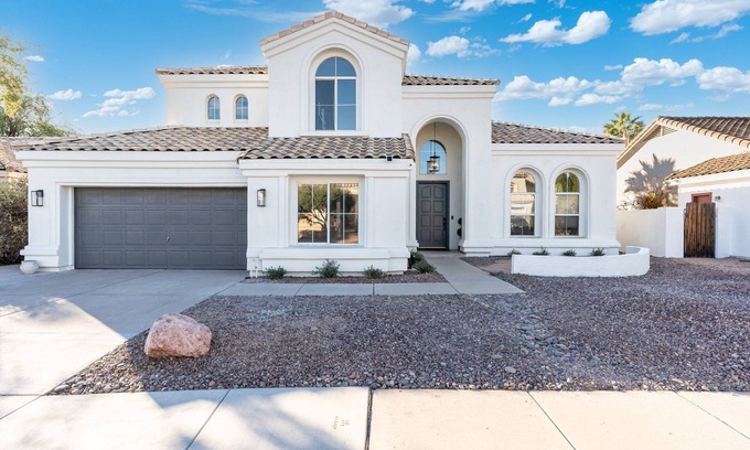 Chandler House | BRAND NEW, Luxurious 6-Bedroom Retreat w/Heated Pool. SLEEPS 18