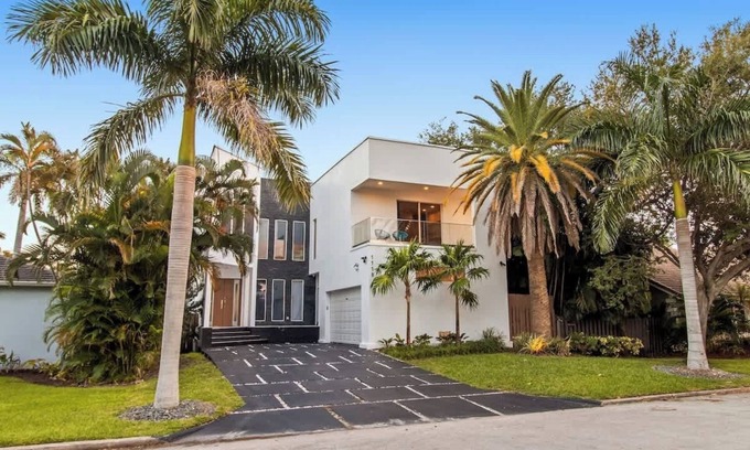 South Lake House | Brand new Luxurious home/modern style resort LUXE