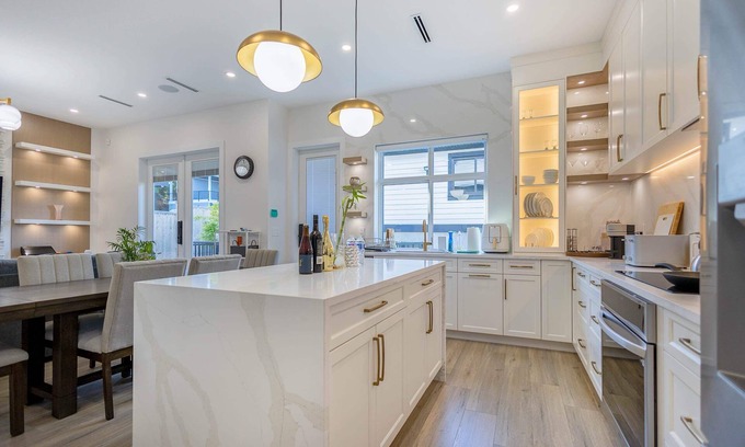 Surrey House | Brand New Luxurious White Rock 5BR 4BA Spacious Home