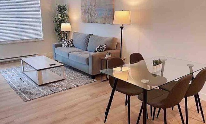 Willoughby Apartment | Brand New Luxury 1 Bedroom Condo W/Free Parking