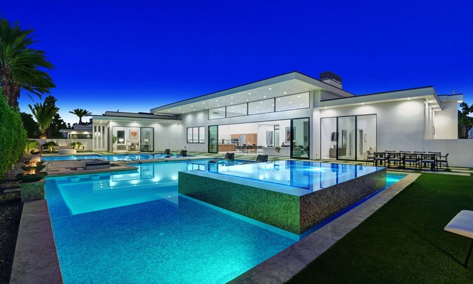Magnesia Falls Cove House | Brand New Luxury Vacation Rental, Private Resort Style Pool & Spa-3