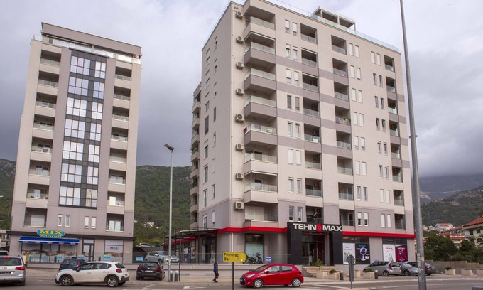 Budva Apartment | Brand-New Modern 1-BDR Apartment in Budva