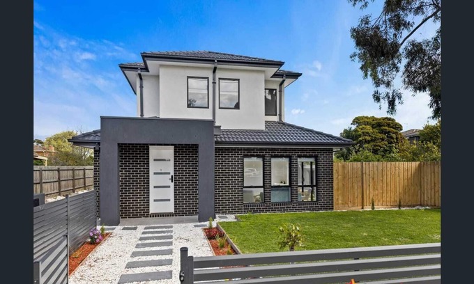 Tullamarine House | Brand New Modern 2 Bedroom Guesthouse at Airport