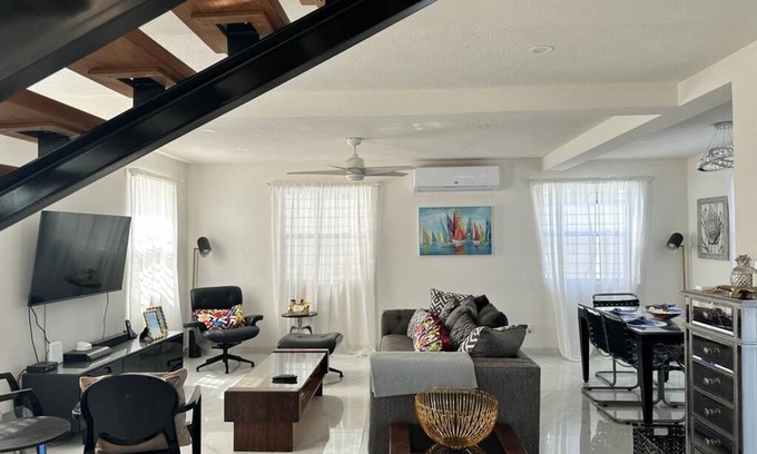 Fitts Village Villa | Brand New- Modern Sea' Ya Villa
